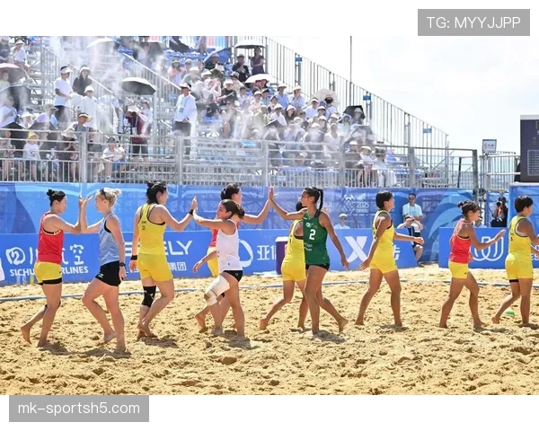 沙滩足球规则中为何允许手球且不判犯规？