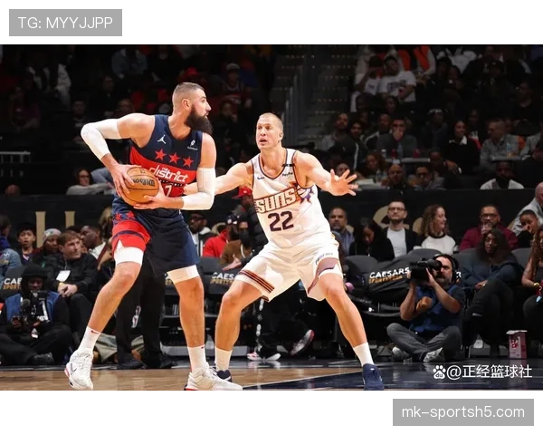 比尔单打吸引错位主导拉开空间胜过布克