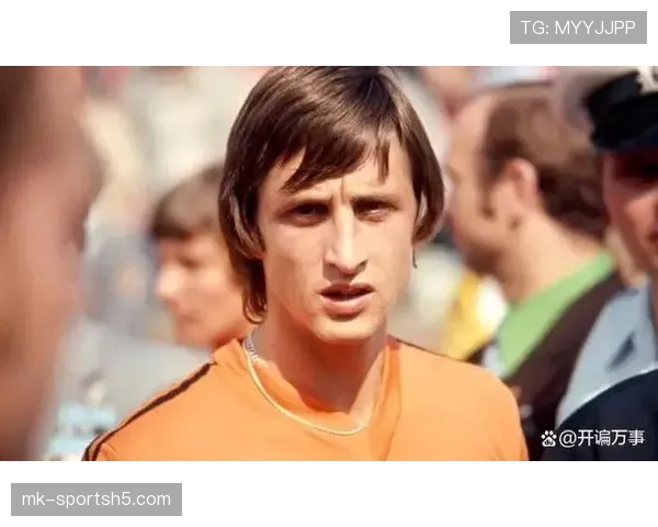 克鲁伊夫本赛季持续高位压迫撕开防线展现核心组织角色变化